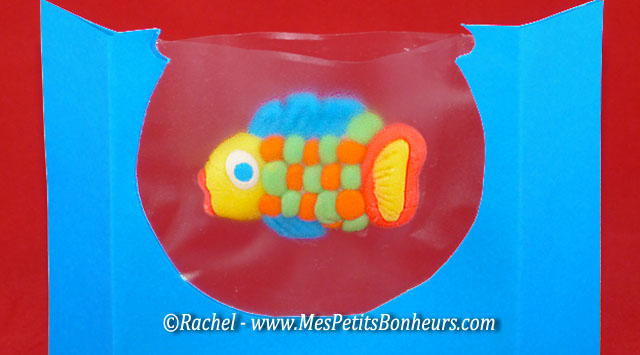 poisson pate a modeler dans aquarium