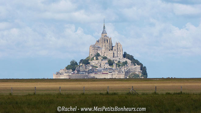 Mont Saint Michel vu de l'est de la baie