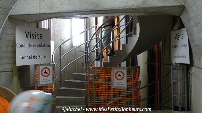 escaliers vers canal de ventilation tunnel