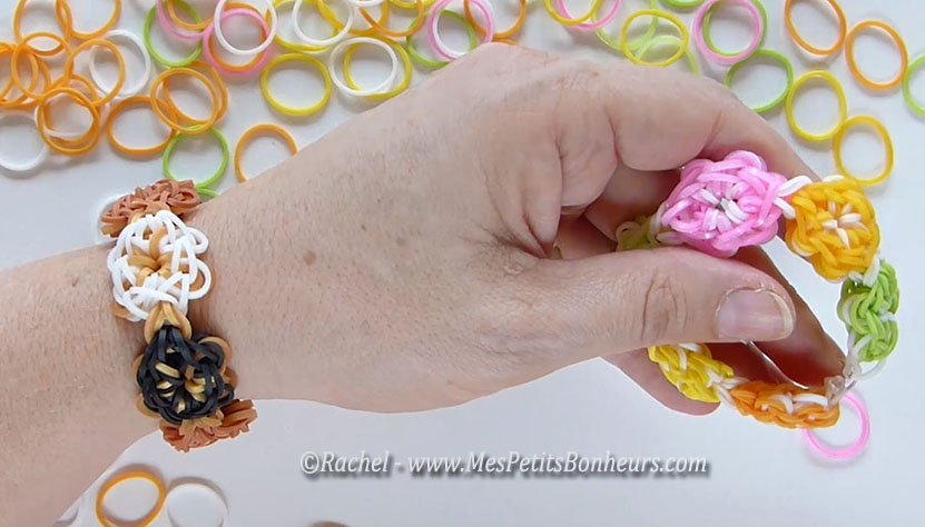 bracelets elastiques rainbow loom fleurs