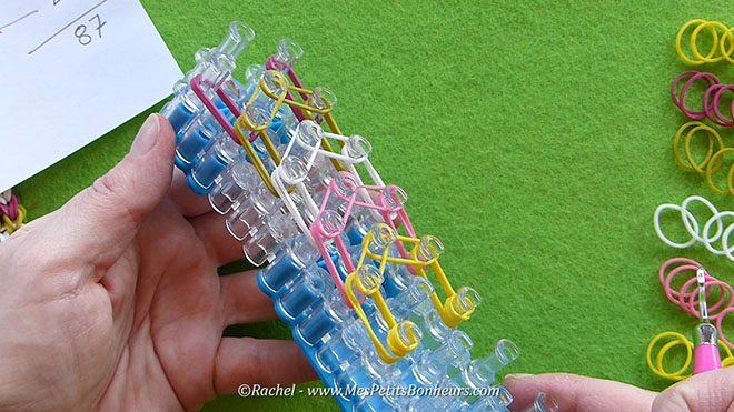 Tuto oeuf de paques en elastiques rainbow loom.Image fixe008