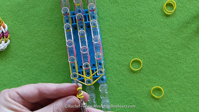 Tuto oeuf de paques en elastiques rainbow loom.Image fixe014