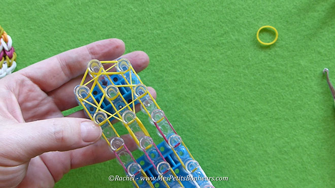 Tuto oeuf de paques en elastiques rainbow loom.Image fixe016