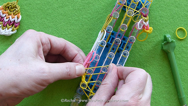 Tuto oeuf de paques en elastiques rainbow loom.Image fixe021