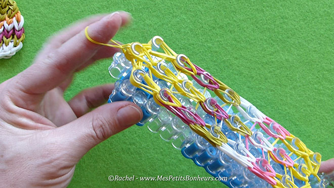 Tuto oeuf de paques en elastiques rainbow loom.Image fixe030