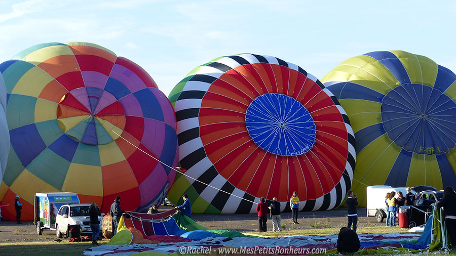 montgolfieres multicolores gonflage