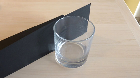 mesurer verre et bande de papier noir