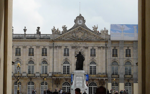 Statue devant l\'Hôtel de Ville - Place Stanislas - Nancy