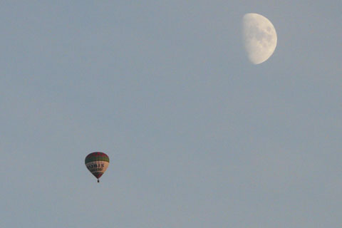 01-montgolfiere-lune