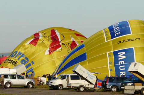 Chambley-2009-montgolfieres-gonflement-Lorraine