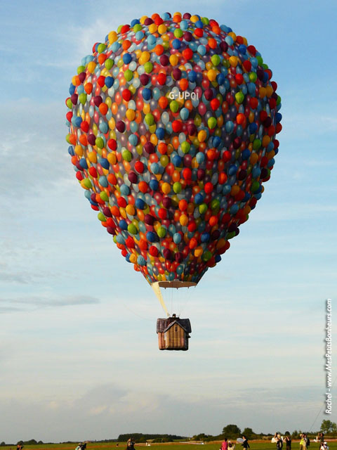 Mondial-air-ballon-la-haut-montgolfiere-pixar-chambley-2009-envol-1