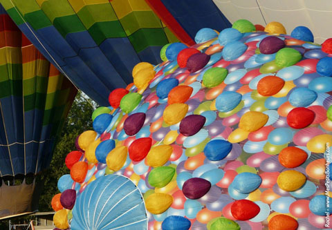 Mondial-air-ballon-la-haut-montgolfiere-pixar-chambley-2009-gonflement-2