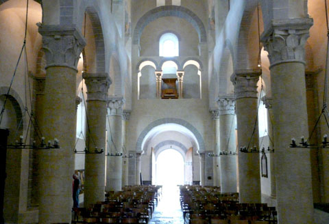 colonnes eglise de Saint nectaire
