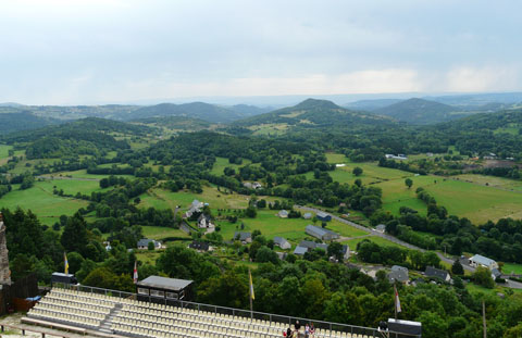 un-panorama-depuis-le-chateau-de-murol