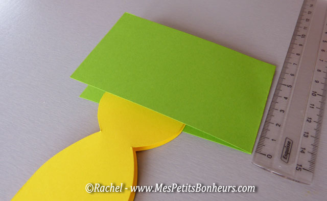 découpage vase en papier et papier vert