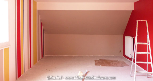 salle colorée peinture rouge lin et bayadere