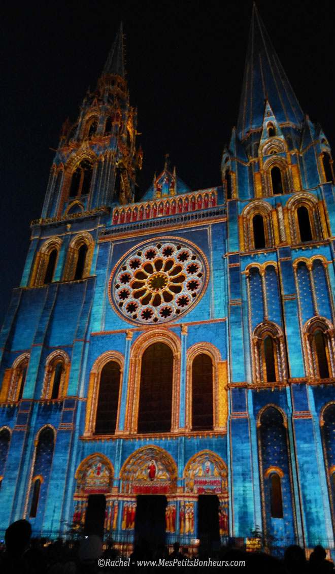 Chartres cathedrale en lumières bleues