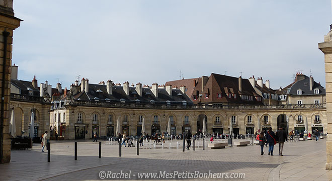 Dijon place liberation face au palais et à la tour