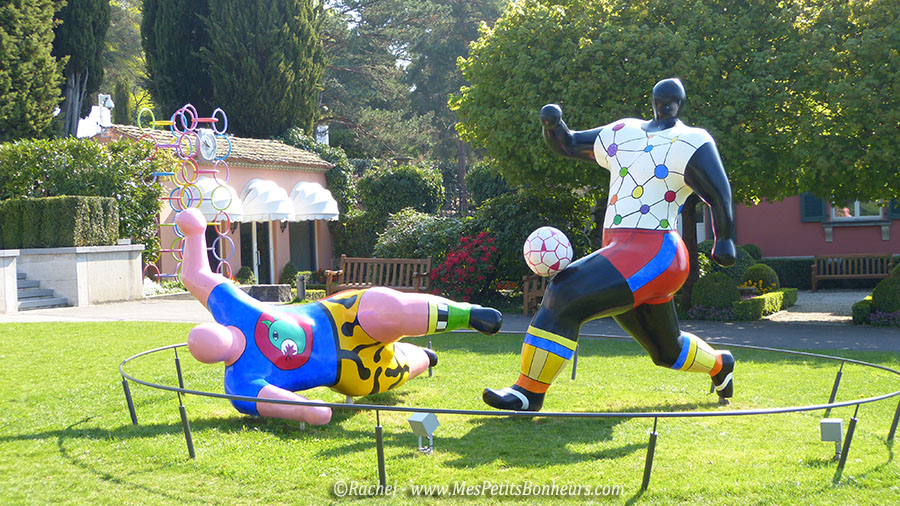 sculpture footballers nikki de st phalle musée olympique Lausanne
