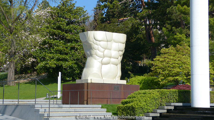 sculpture torse musclé jardin musée olympique Lausanne