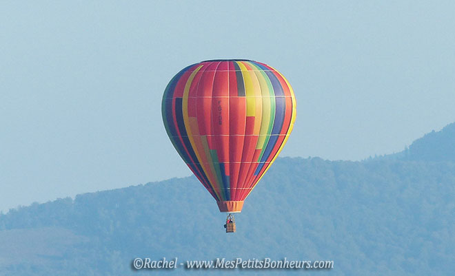 montgolfière multicolore rouge ballons du Territoire 2014