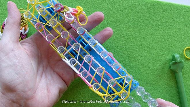 Tuto oeuf de paques en elastiques rainbow loom.Image fixe022