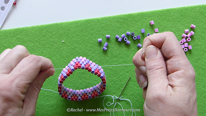 Bracelet en perles tressées - idée cadeau fête des mères.Image fixe028