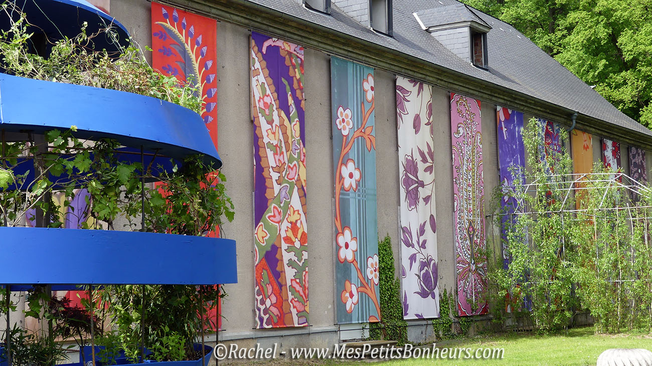 façade chateau parc wesserling avec panneaux motifs textiles