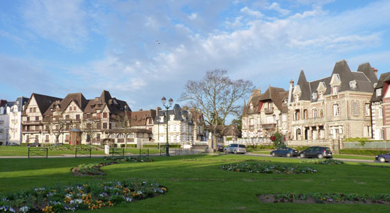 cabourg place du grand hotel
