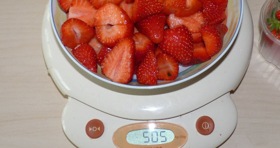 peser 500 g de fraises preparees